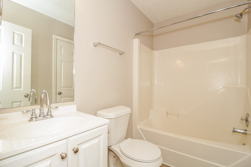 2,120/Mo, 300 Sterling Dr Powder Springs, GA 30127 Bathroom View 2