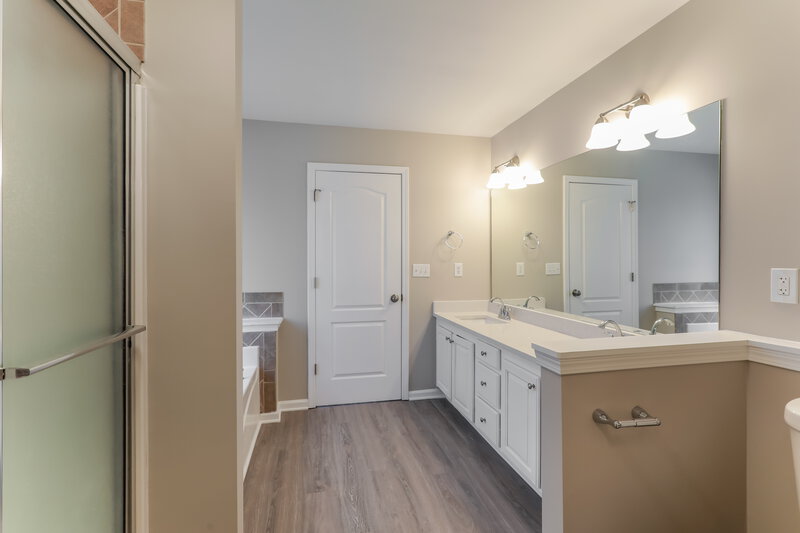 3,070/Mo, 2899 Gratis Rd Monroe, GA 30656 Main Bathroom View