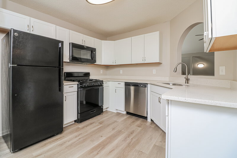 2,350/Mo, 2913 Crest Ridge Ct SW Marietta, GA 30060 Kitchen View 2