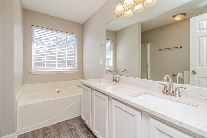 2,350/Mo, 2913 Crest Ridge Ct SW Marietta, GA 30060 Main Bathroom View