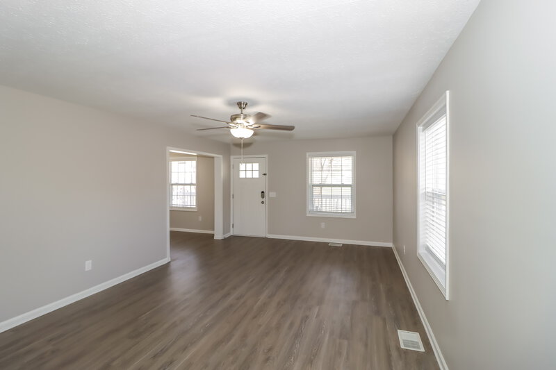 1,885/Mo, 32 Weyman Ave SW Atlanta, GA 30315 Living Room View 2