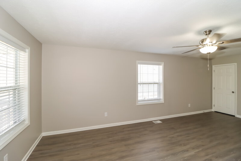 1,885/Mo, 32 Weyman Ave SW Atlanta, GA 30315 Living Room View 4