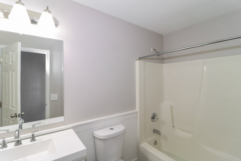 1,885/Mo, 32 Weyman Ave SW Atlanta, GA 30315 Bathroom View