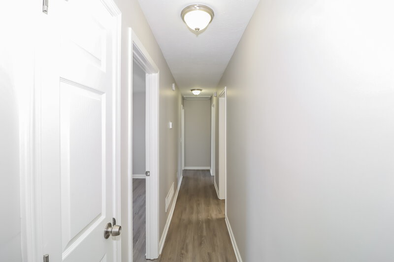1,885/Mo, 32 Weyman Ave SW Atlanta, GA 30315 Hallway View