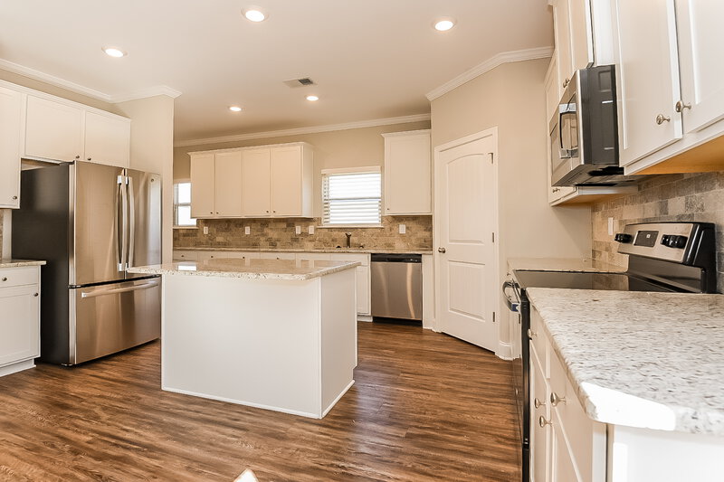 2,800/Mo, 28 Thunderhawk Ln NE Rydal, GA 30171 Kitchen View