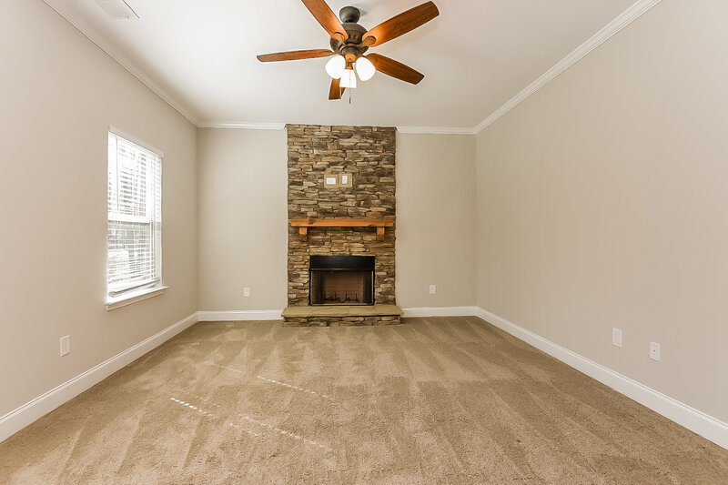 2,800/Mo, 28 Thunderhawk Ln NE Rydal, GA 30171 Family Room View