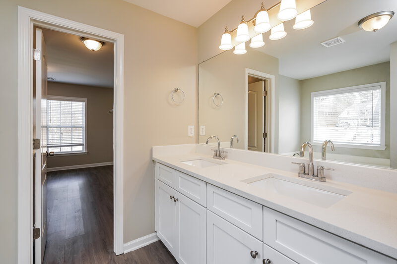 2,585/Mo, 231 Lakehill Way Douglasville, GA 30134 Main Bathroom View