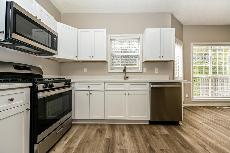 2,505/Mo, 135 Stratmore Pl Stockbridge, GA 30281 Kitchen View 2