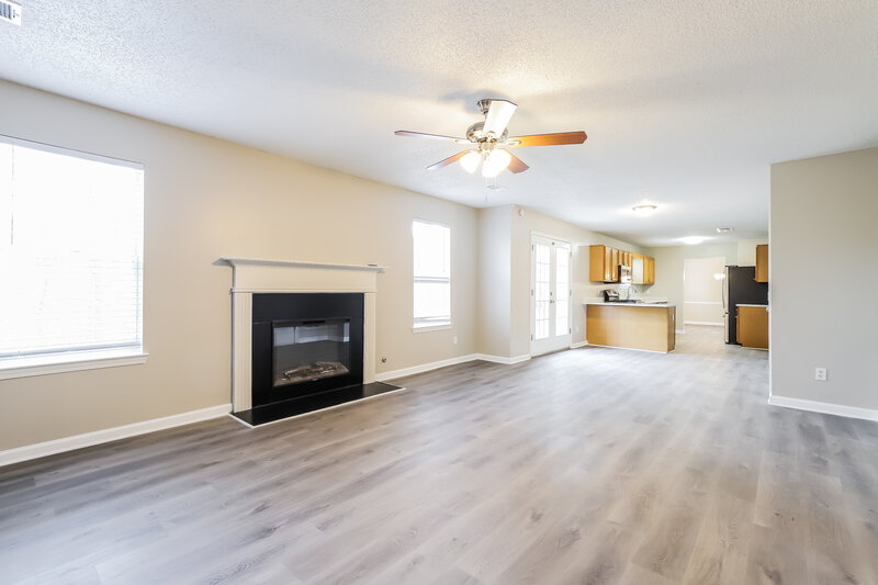 2,515/Mo, 6220 Weldon Dr Cumming, GA 30040 Living Room View 2