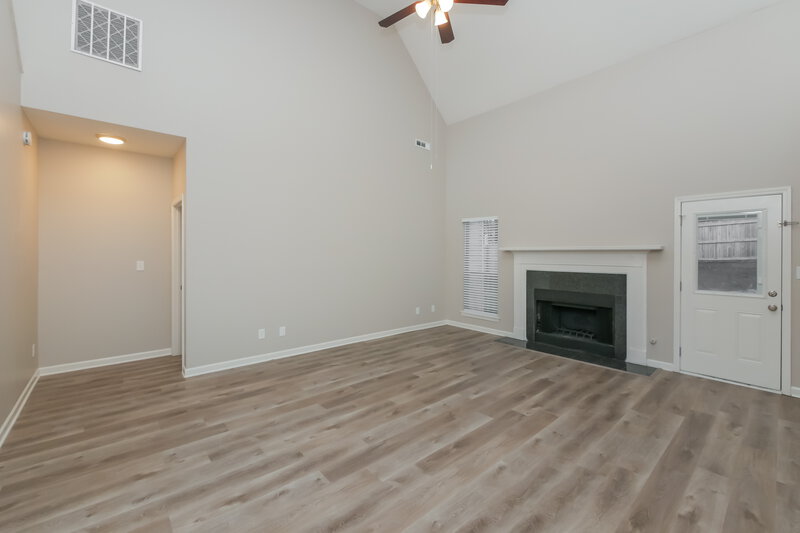 2,580/Mo, 95 Barrington Farms Ct Sharpsburg, GA 30277 Living Room View 4