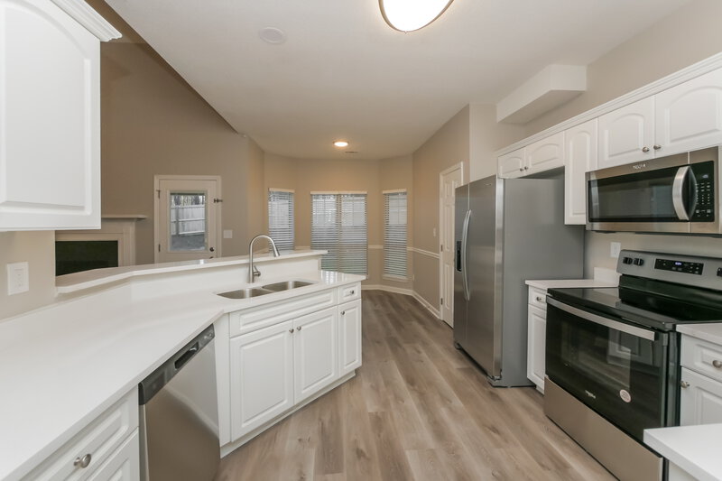 2,580/Mo, 95 Barrington Farms Ct Sharpsburg, GA 30277 Kitchen View