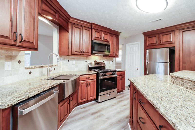 2,580/Mo, 115 French Village Blvd Sharpsburg, GA 30277 Kitchen View 3