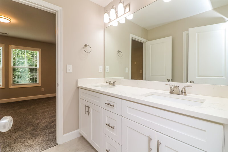 3,610/Mo, 2607 Church St NW Atlanta, GA 30318 Main Bathroom View