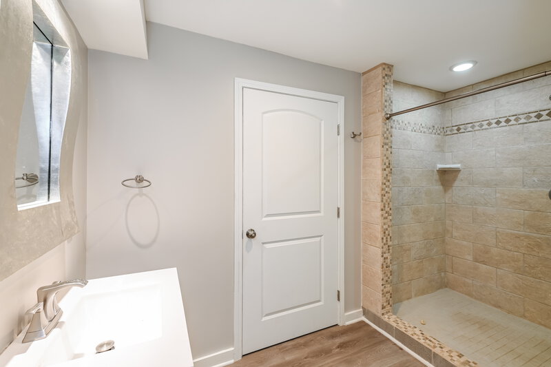 2,865/Mo, 1071 Cedar Bluff Trl SW Lilburn, GA 30047 Bathroom View