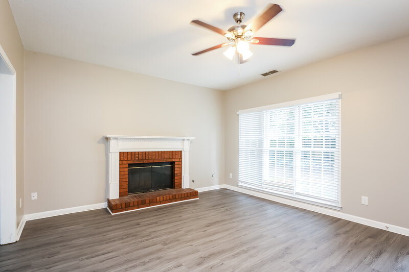 2,845/Mo, 10550 Windsor Park Dr Johns Creek, GA 30022 Living Room View