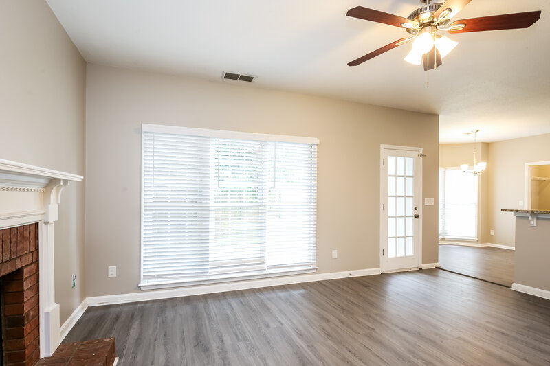 2,845/Mo, 10550 Windsor Park Dr Johns Creek, GA 30022 Living Room View 2