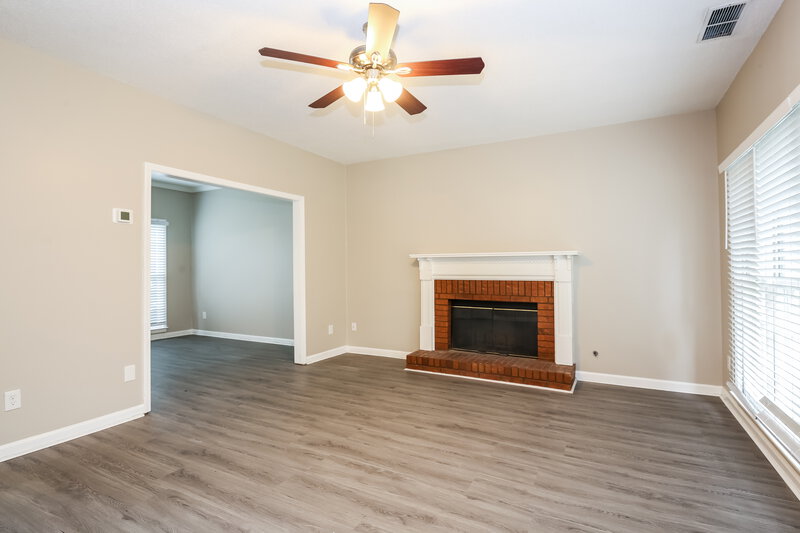 2,845/Mo, 10550 Windsor Park Dr Johns Creek, GA 30022 Living Room View 3