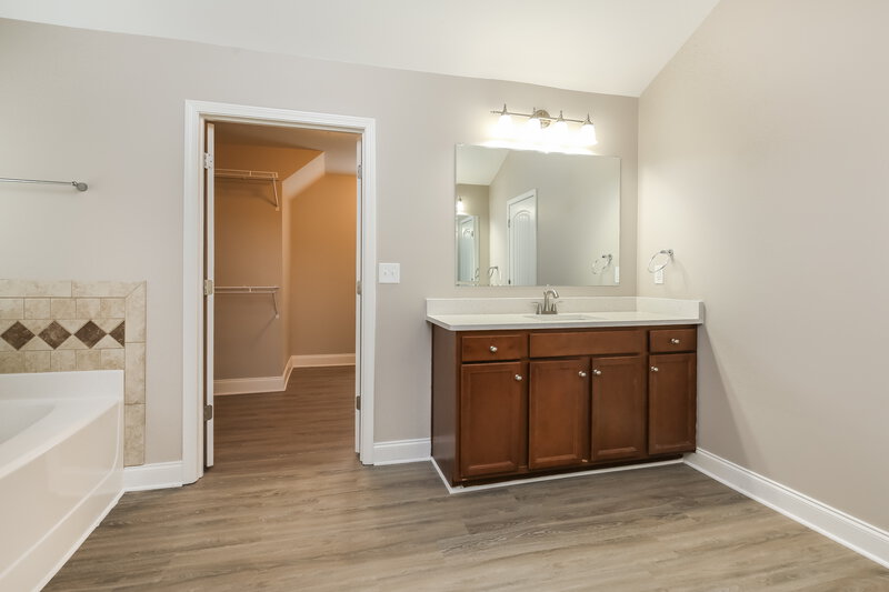 4,220/Mo, 3595 Fallen Oak Ln Buford, GA 30519 Main Bathroom View