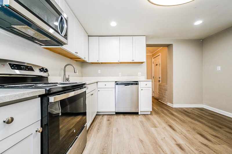 2,295/Mo, 1175 McDaniel St SW Atlanta, GA 30310 Kitchen View