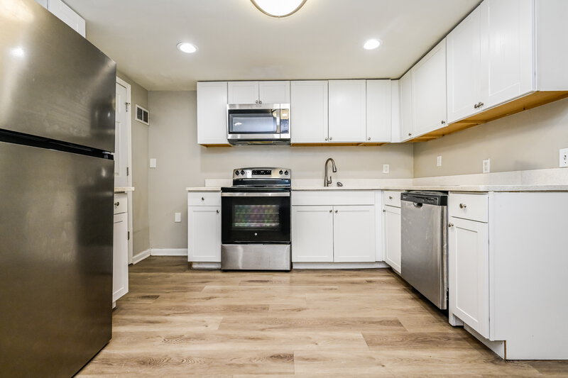 2,295/Mo, 1175 McDaniel St SW Atlanta, GA 30310 Kitchen View 2