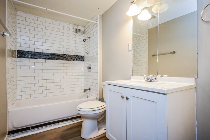 2,295/Mo, 1175 McDaniel St SW Atlanta, GA 30310 Main Bathroom View