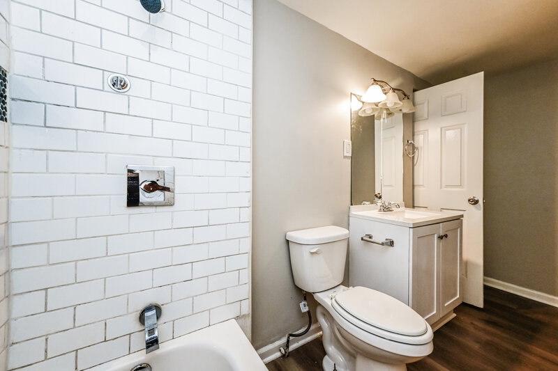 2,295/Mo, 1175 McDaniel St SW Atlanta, GA 30310 Main Bathroom View 2