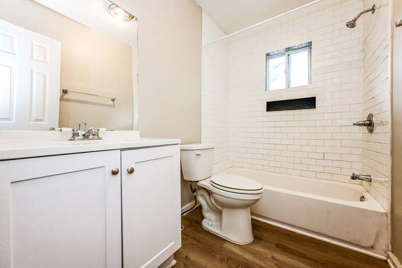 2,295/Mo, 1175 McDaniel St SW Atlanta, GA 30310 Bathroom View