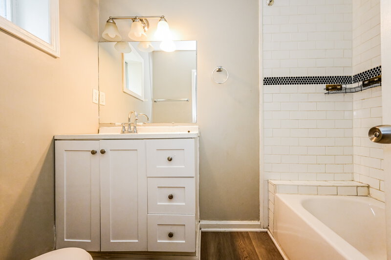 2,295/Mo, 1175 McDaniel St SW Atlanta, GA 30310 Bathroom View 2