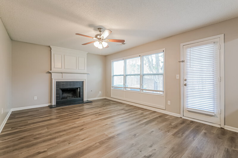 2,800/Mo, 4150 Ancroft Cir Norcross, GA 30092 Living Room View