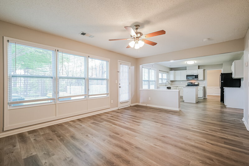 2,800/Mo, 4150 Ancroft Cir Norcross, GA 30092 Living Room View 2