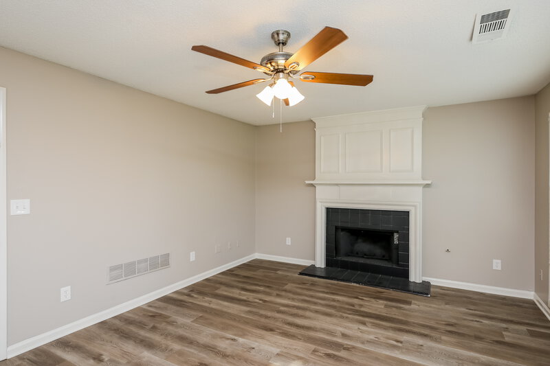 2,820/Mo, 4150 Ancroft Cir Norcross, GA 30092 Family Room View 2