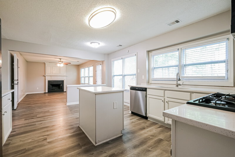 2,800/Mo, 4150 Ancroft Cir Norcross, GA 30092 Kitchen View 2