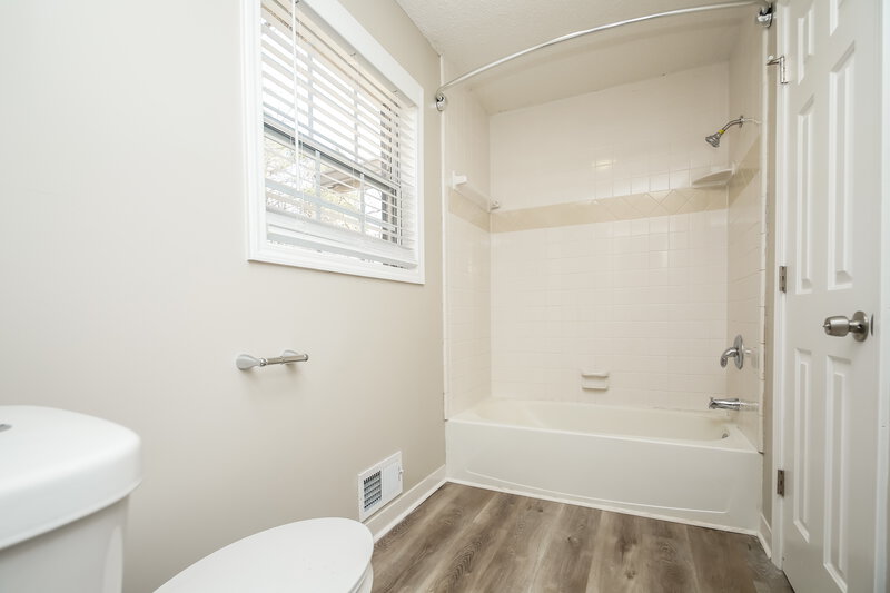 2,560/Mo, 340 Hermitage Ct SW Marietta, GA 30064 Bathroom View