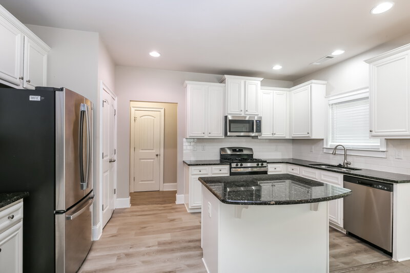 2,580/Mo, 5625 Waylon Trl Cumming, GA 30028 Kitchen View