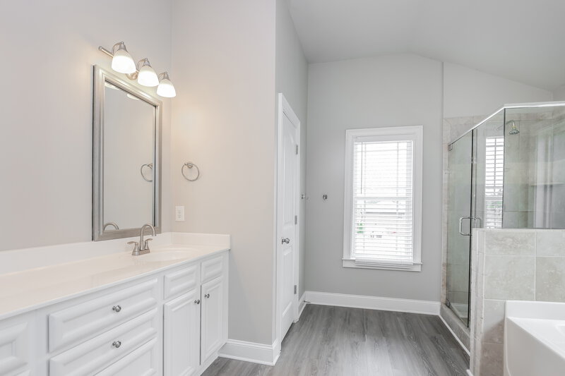 2,580/Mo, 5625 Waylon Trl Cumming, GA 30028 Main Bathroom View