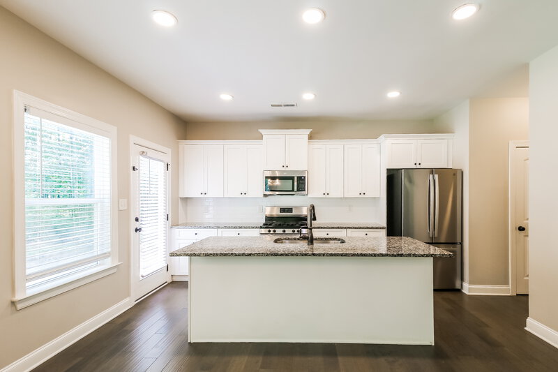 2,560/Mo, 102 Peyton Ct Senoia, GA 30276 Kitchen View 2