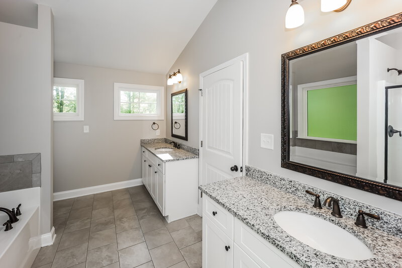 3,770/Mo, 102 Peyton Ct Senoia, GA 30276 Main Bathroom View