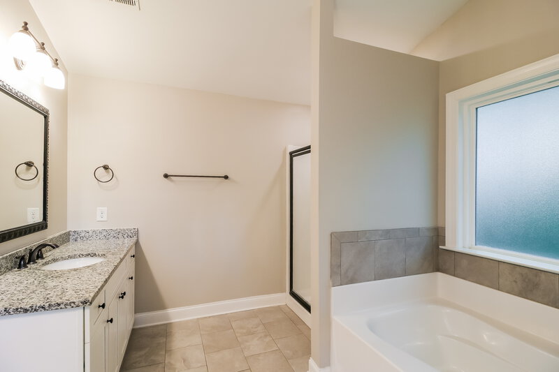 2,560/Mo, 102 Peyton Ct Senoia, GA 30276 Main Bathroom View 2
