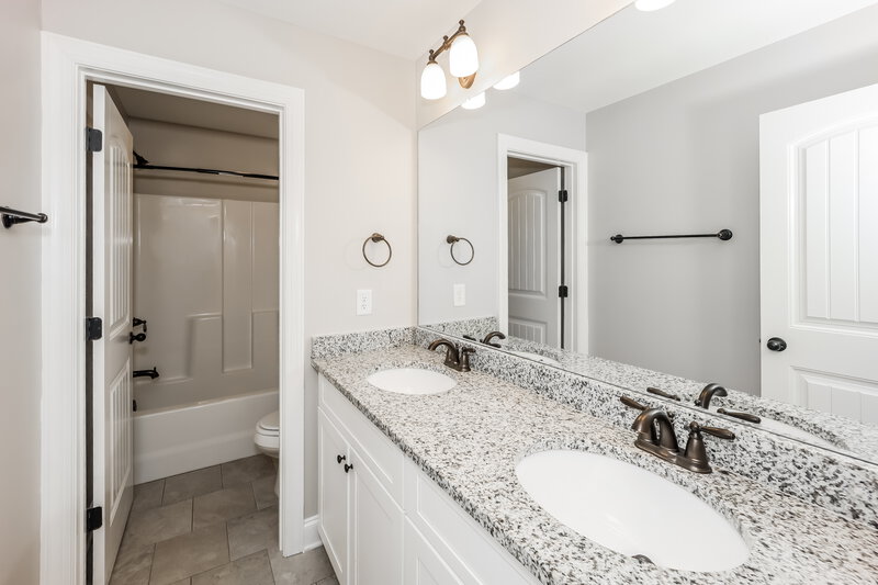 3,770/Mo, 102 Peyton Ct Senoia, GA 30276 Bathroom View