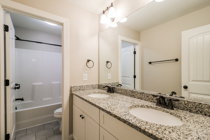 2,560/Mo, 102 Peyton Ct Senoia, GA 30276 Bathroom View
