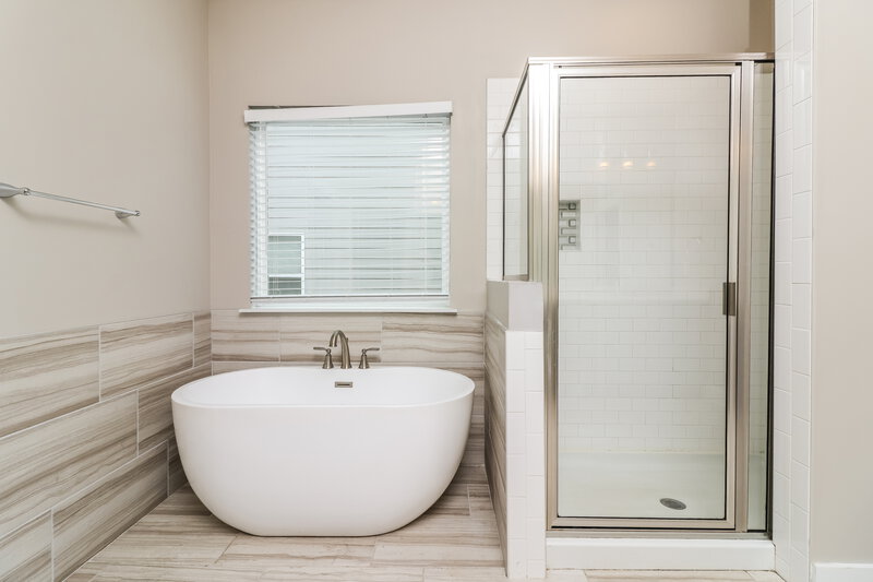 2,935/Mo, 2501 Kolb Manor Cir SW Marietta, GA 30008 Main Bathroom View 2