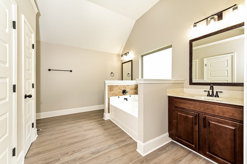 3,780/Mo, 2935 Lacy Ln Lithonia, GA 30038 Main Bathroom View