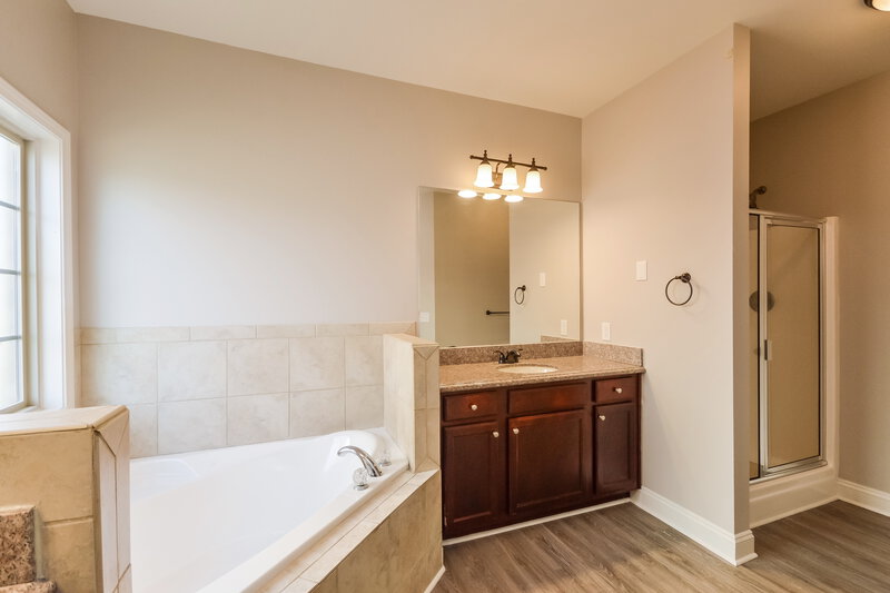 5,010/Mo, 90 Riverstone Dr Covington, GA 30014 Main Bathroom View