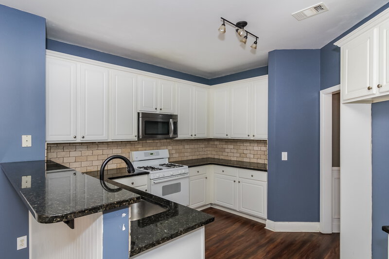 2,160/Mo, 15 Hitchcock Sta NE Cartersville, GA 30121 Kitchen View