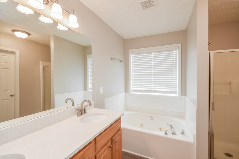 2,360/Mo, 195 Trelawney Dr Covington, GA 30016 Main Bathroom View