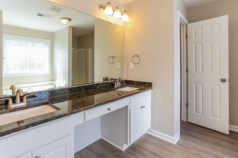 2,370/Mo, 1777 Brandemere Dr Austell, GA 30168 Main Bathroom View