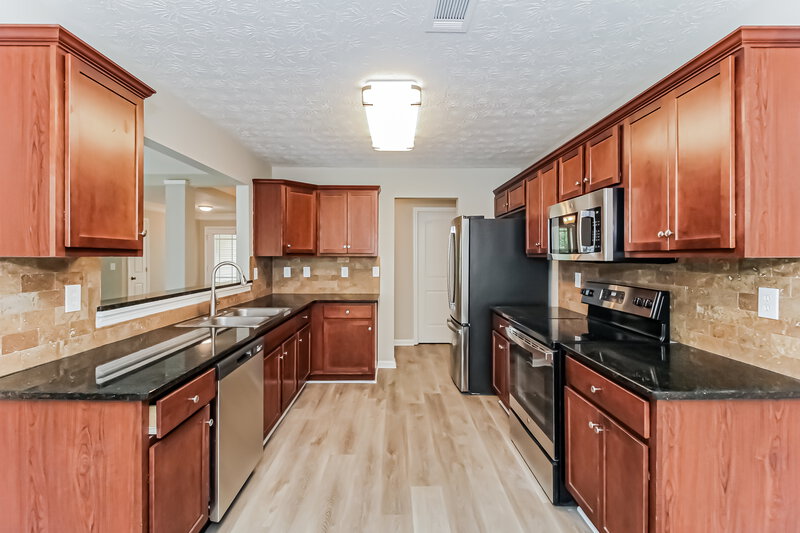 2,605/Mo, 409 Copper Ridge Dr Loganville, GA 30052 Kitchen View