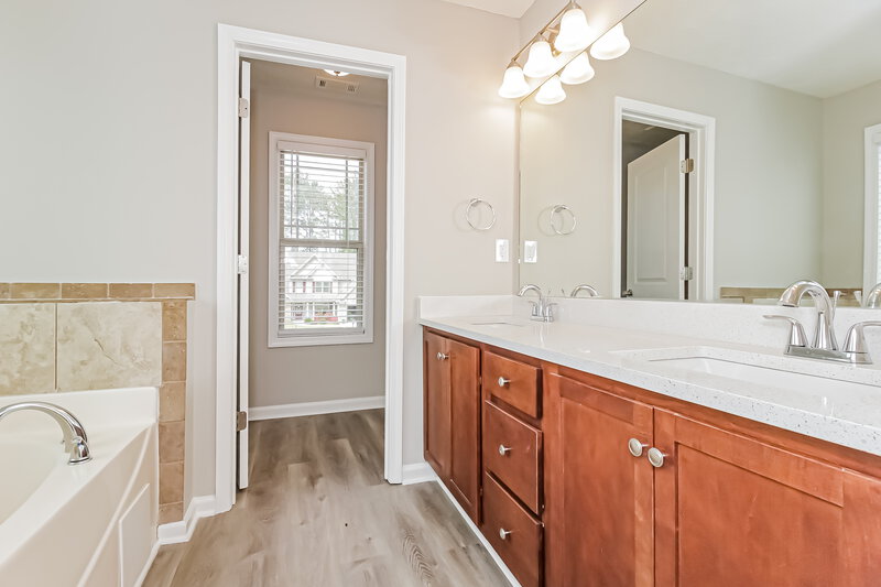 2,605/Mo, 409 Copper Ridge Dr Loganville, GA 30052 Bathroom View