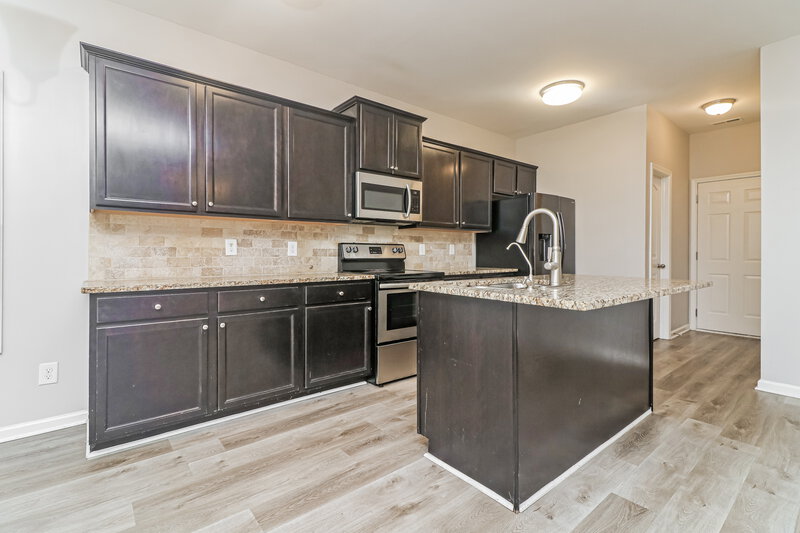 1,965/Mo, 371 Stable View Loop Dallas, GA 30132 Kitchen View