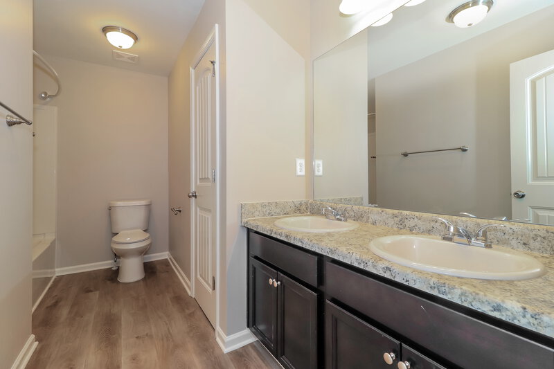 2,150/Mo, 371 Stable View Loop Dallas, GA 30132 Main Bathroom View 2